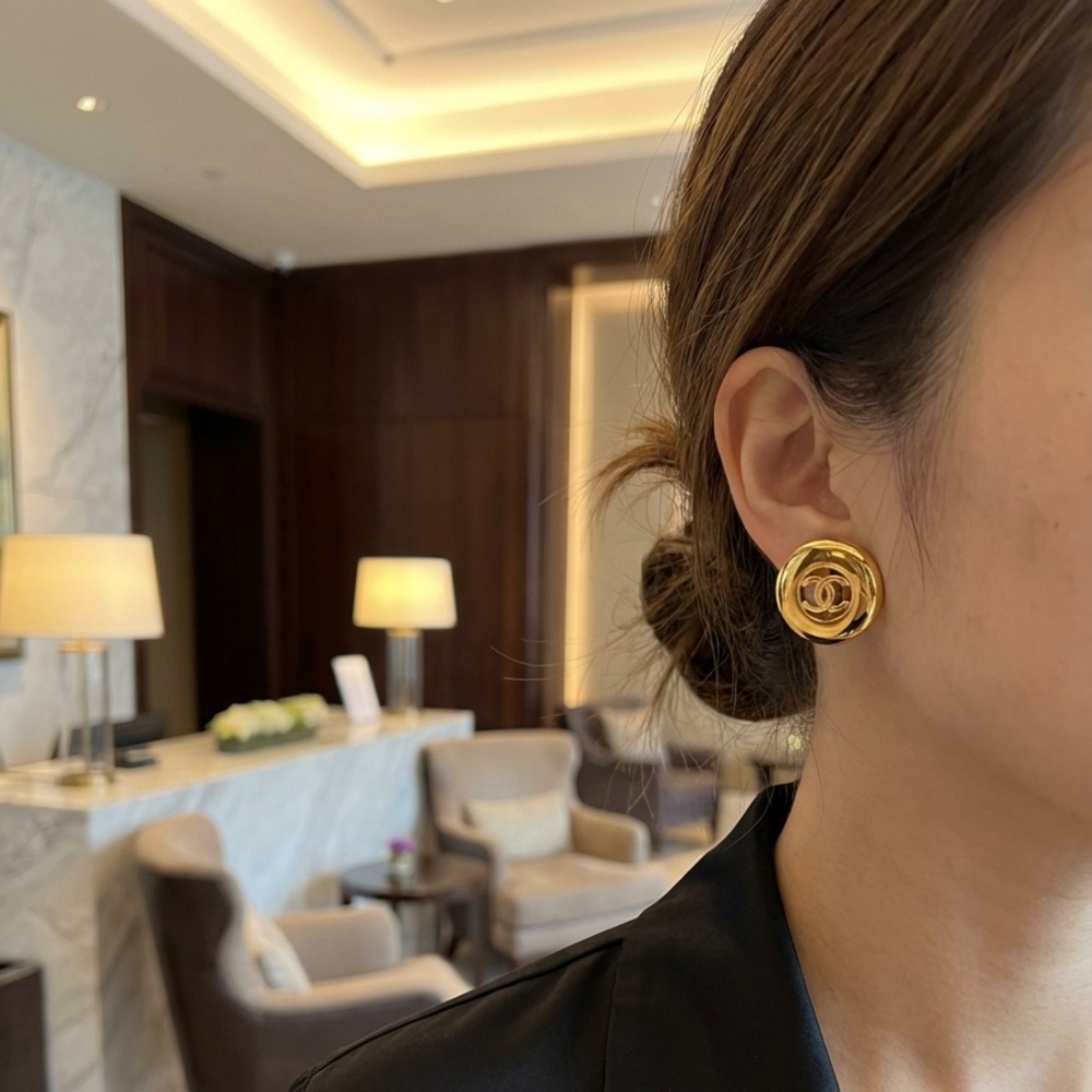 Chanel 97A Gold Round CC Clip On Earrings